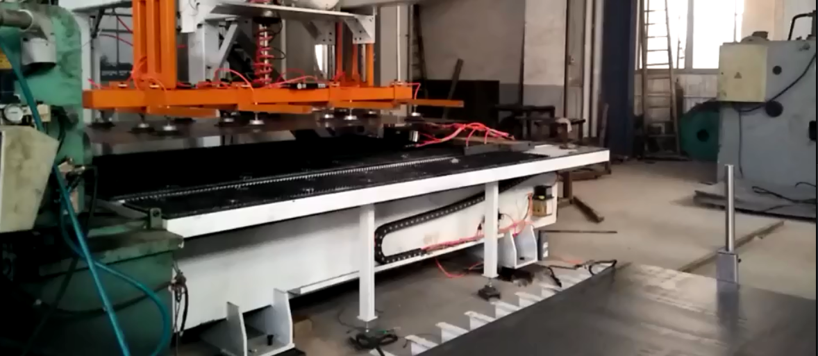 數(shu)控剪闆(pan)送料機(ji)流水線(xian)