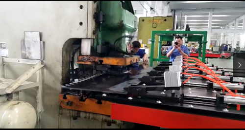 五(wu)金沖壓(ya)送料機(ji)有哪些(xie)優點?價(jia)格是多(duo)少錢?