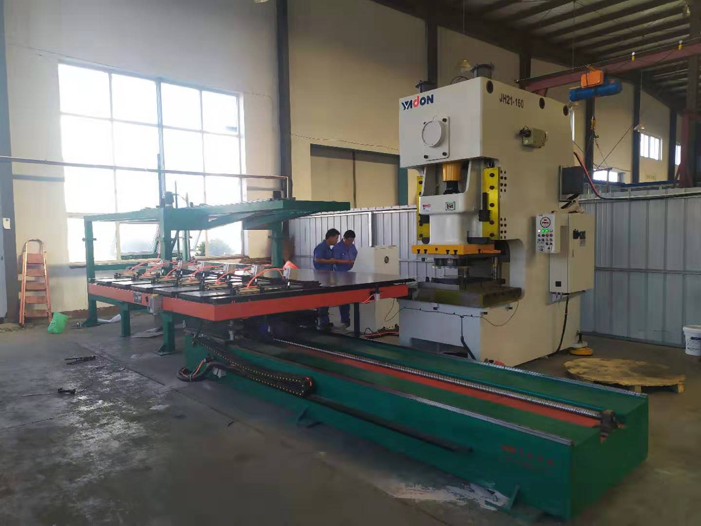 國(guo)内沖(chong)床送(song)料機(ji)是钣(ban)金沖(chong)壓行(hang)業未(wei)來趨(qu)勢