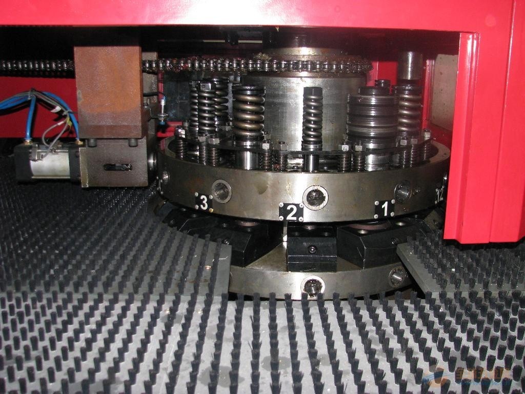 怎樣選(xuan)數控沖(chong)床模具(ju)