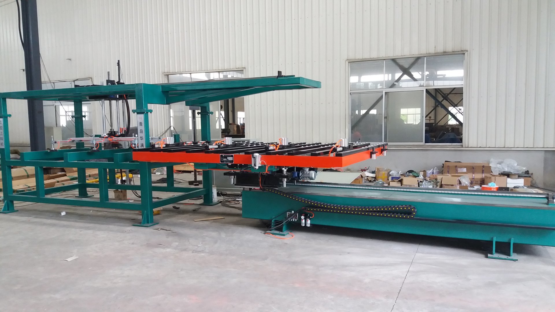 汽(qi)車配(pei)件、鋼(gang)背沖(chong)壓自(zi)動化(hua)特點(dian)