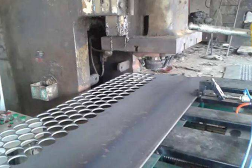 圓(yuan)片落(luo)料機(ji)的選(xuan)購技(ji)巧及(ji)主要(yao)配件(jian)解析(xi)