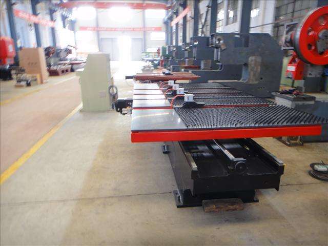 購買沖(chong)床送料器(qi)的注意事(shi)項