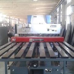 數控前(qian)送料剪(jian)闆機是(shi)幹什麽(me)用的