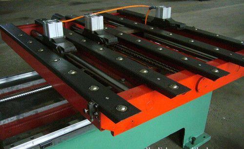 鋼背數(shu)控送料(liao)機的性(xing)能簡介(jie)