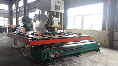  　　沖(chong)床送料機(ji)是最近幾(ji)年新興起(qi)來的數控(kong)送料設備(bei)，因其超強(qiang)的智能化(hua)人性化等(deng)優點，很多(duo)用戶都有(you)意向購買(mai)使用，下面(mian)咱們一起(qi)來看看沖(chong)床送料機(ji)在日常使(shi)用時需要(yao)特别注意(yi)的事項。