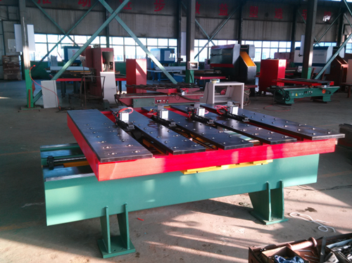 山(shan)地車刹車(che)盤沖壓送(song)料機的性(xing)能簡介