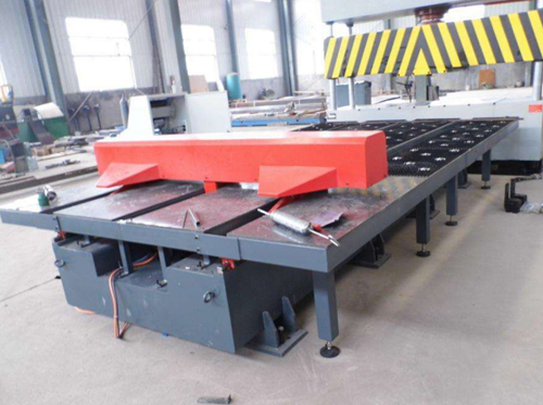 全(quan)自動(dong)送料(liao)剪闆(pan)機的(de)性能(neng)及價(jia)格