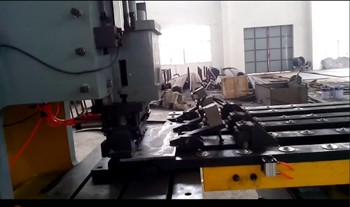 沖(chong)床自(zi)動送(song)料機(ji)是幹(gan)什麽(me)用的(de)?多少(shao)錢一(yi)台